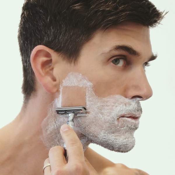 ¿Es posible afeitarse a diario con la piel sensible?